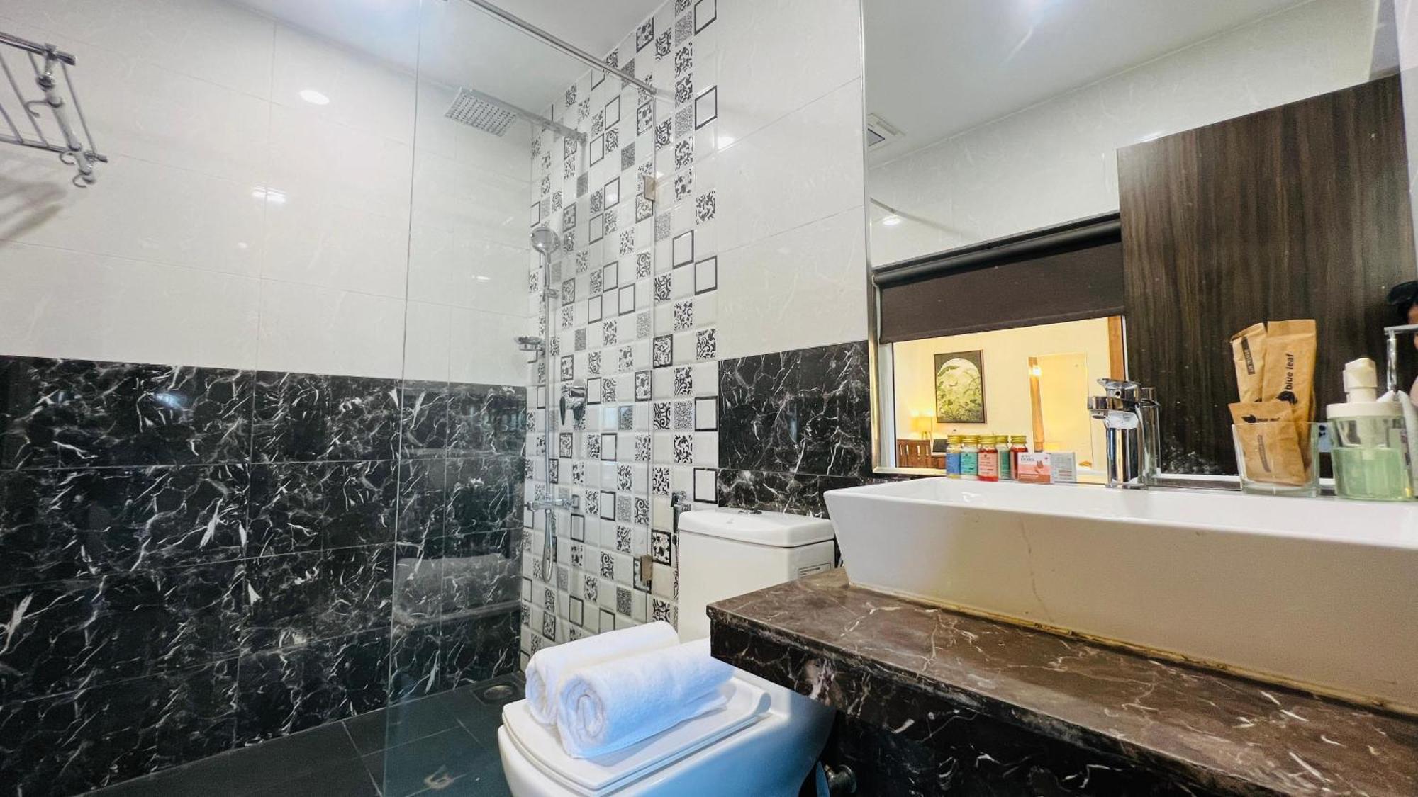 Bluo Amani Vagator - Boutique Hotel Goa Anjuna Bagian luar foto