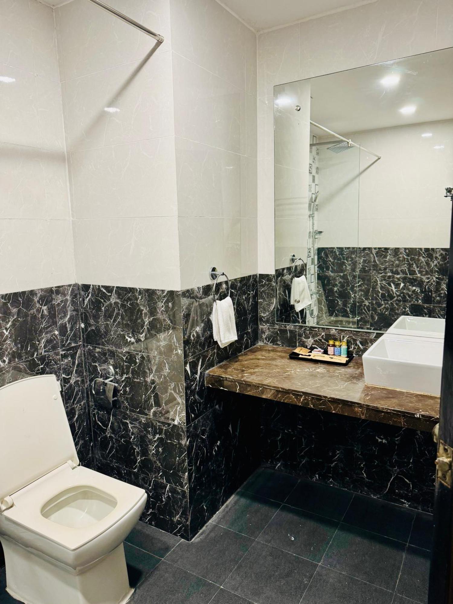 Bluo Amani Vagator - Boutique Hotel Goa Anjuna Ruang foto