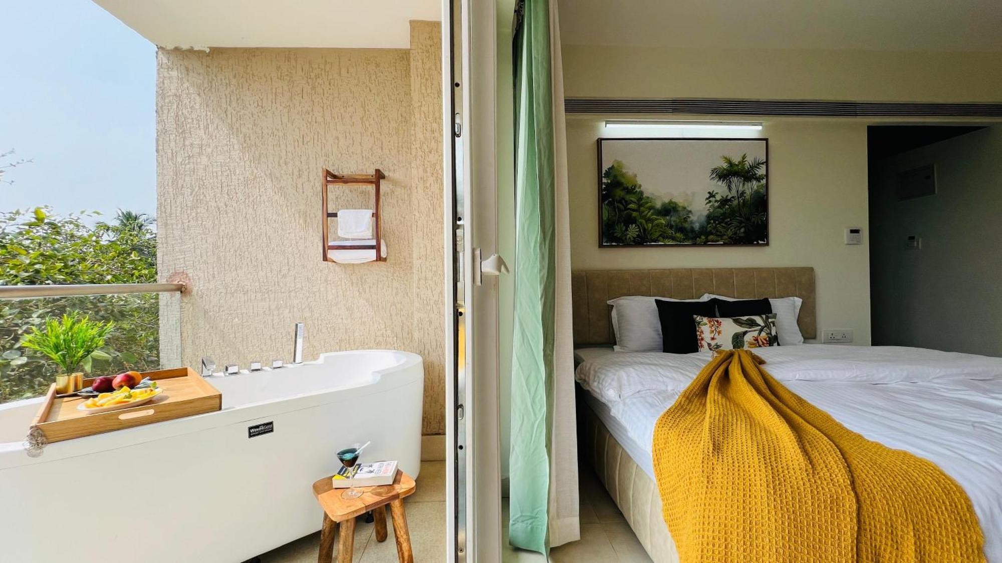 Bluo Amani Vagator - Boutique Hotel Goa Anjuna Bagian luar foto