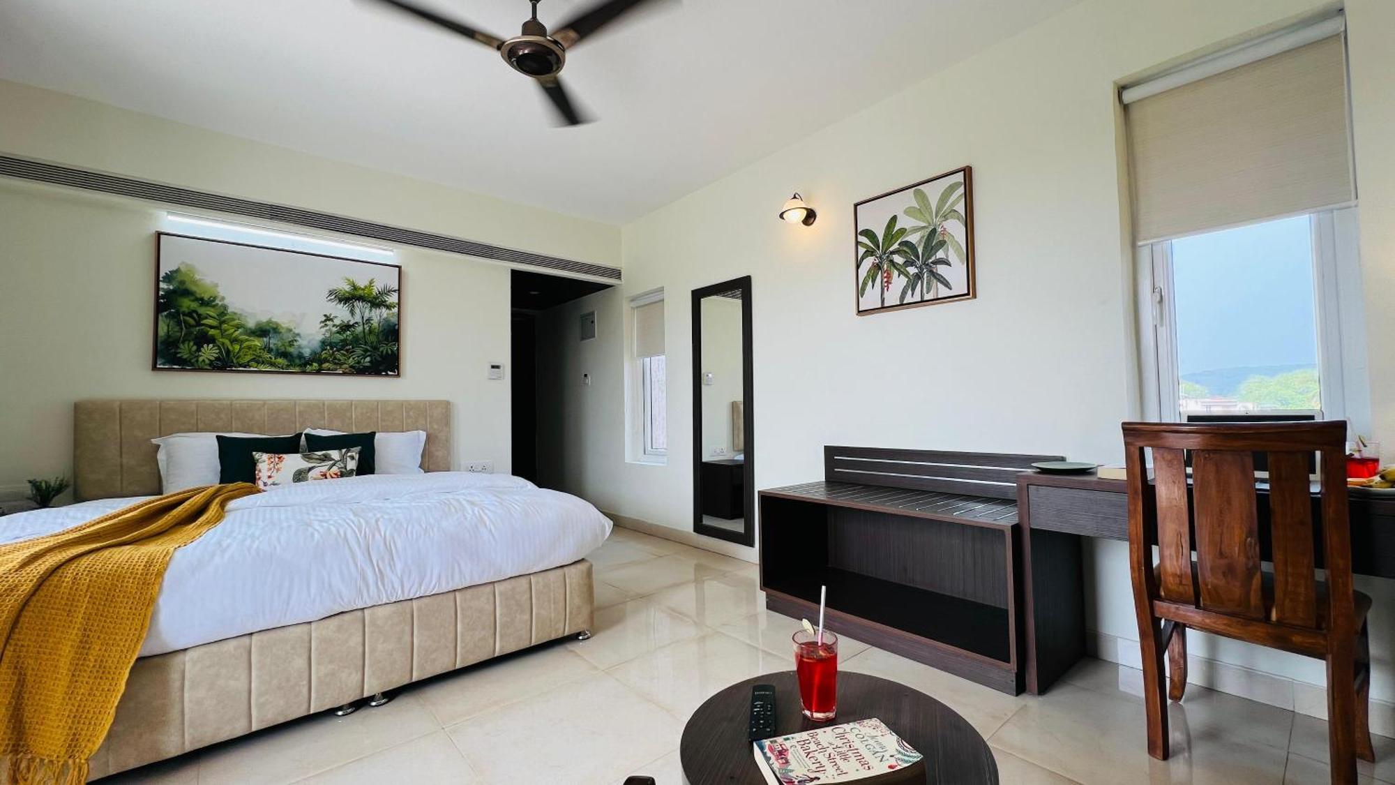 Bluo Amani Vagator - Boutique Hotel Goa Anjuna Bagian luar foto