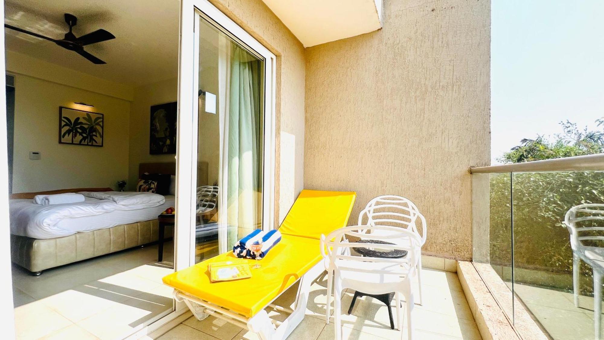 Bluo Amani Vagator - Boutique Hotel Goa Anjuna Bagian luar foto