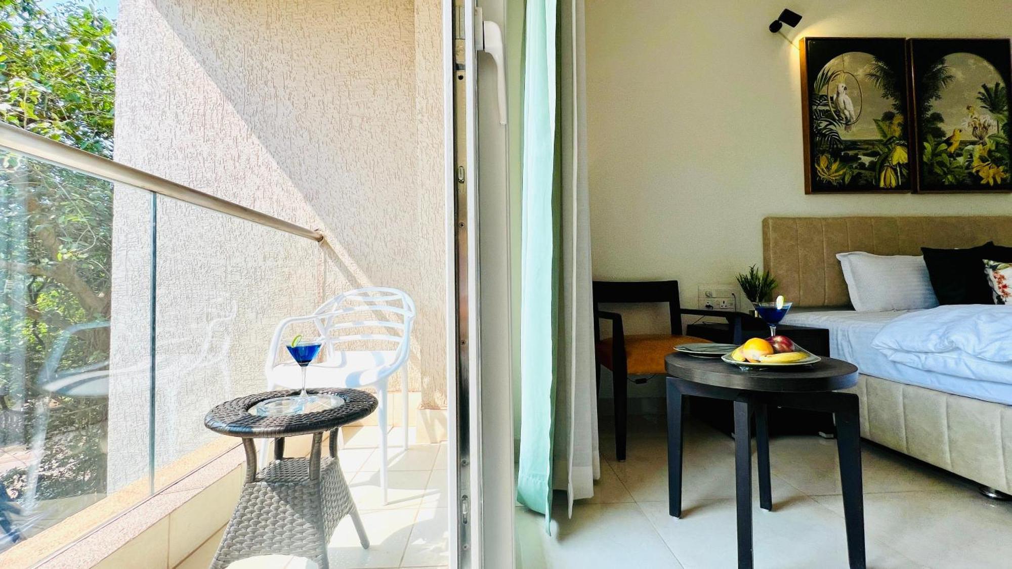 Bluo Amani Vagator - Boutique Hotel Goa Anjuna Bagian luar foto