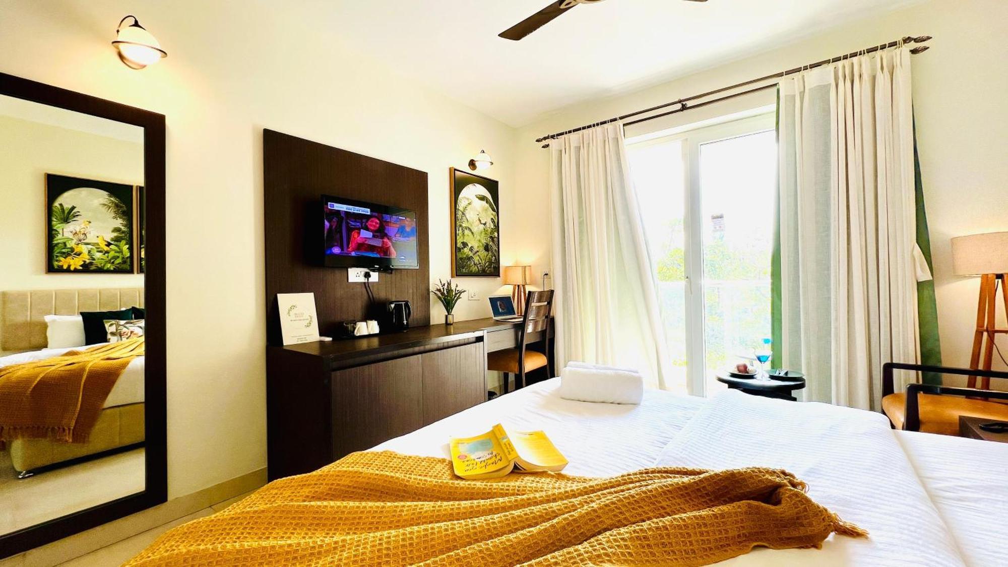 Bluo Amani Vagator - Boutique Hotel Goa Anjuna Bagian luar foto